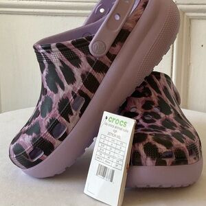 CROCS “animal cutie” platforms. Awesome purple and pattern! Size J6